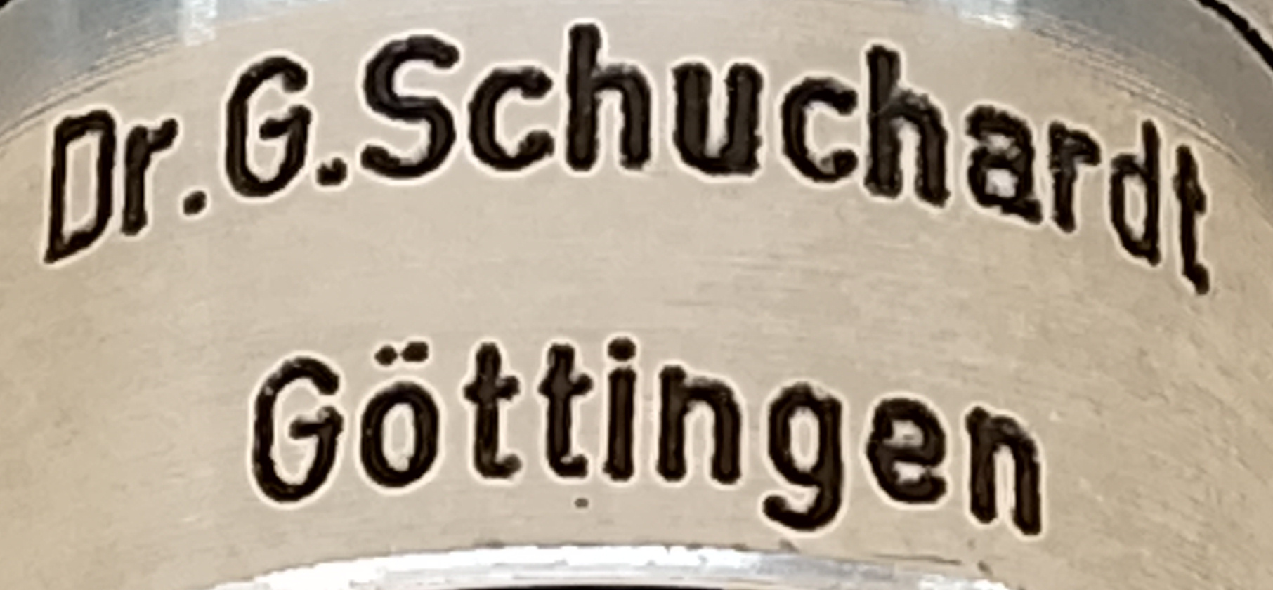 Logo producenta mikroskopów Schuchardt
